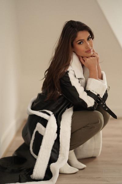 Yasmine K. gallery photo